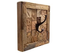 Masivní nástěnný obraz Kavali z recyklovaného dřeva s háčky, hnědý – 30×30 cm